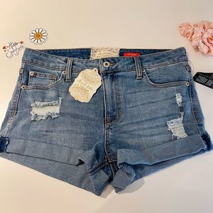 🌻🌻Altar’d State - Alive and Well - The Honey short.